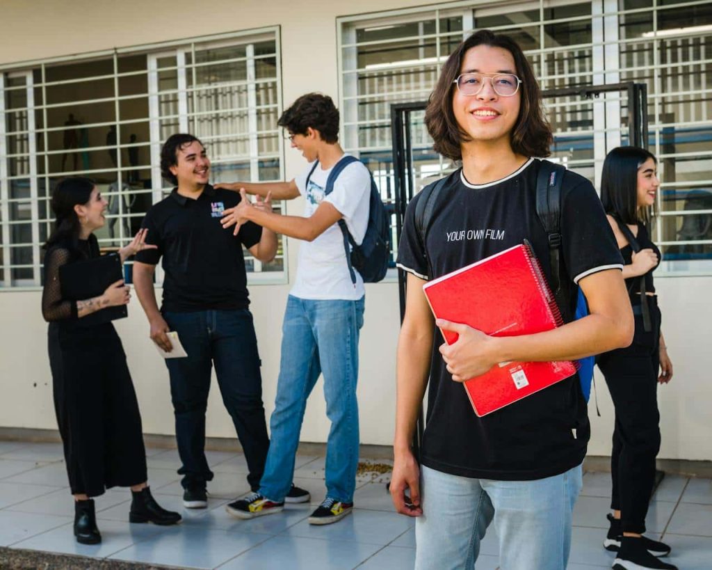 Student showing demonstrated interest in a college through campus visits. how to show demonstrated interest in a college